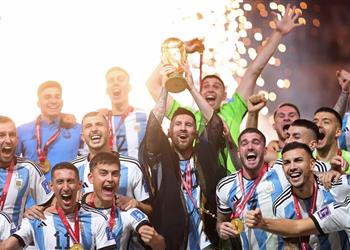 داني ألفيس يتغزل في ميسي بعد فوزه بـ كأس العالم كرة القدم تحبك