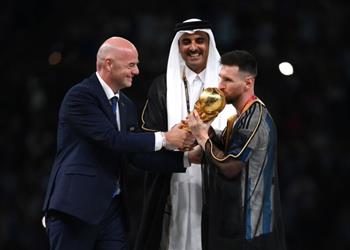 البشت القطري يثير غضب إعلام أوروبا أنانية واستغلال لـ ميسي في لحظة تاريخية