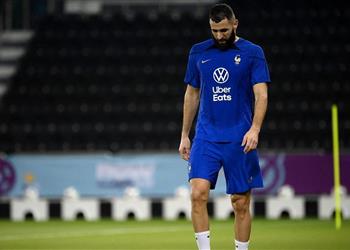 رسمي ا بنزيما ي علن اعتزاله الدولي مع فرنسا