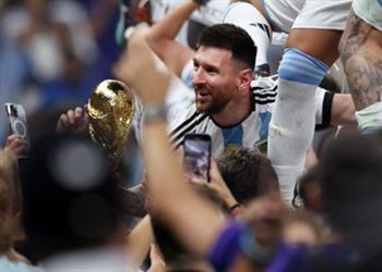 تقارير ميسي طلب من مارادونا العون قبل الركلة الحاسمة للأرجنتين أمام فرنسا