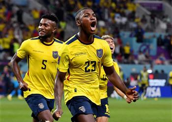 لاعب الإكوادور يشعل الصراع بين ليفربول وتشيلسي بعد تألقه في كأس العالم