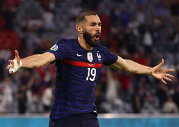 تقارير بنزيما قد يتراجع عن اعتزال اللعب دولي ا في حالة واحدة