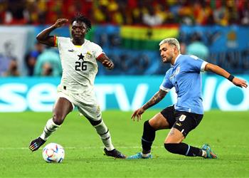 لاعب أوروجواي رغم تسجيله هدفين أمام غانا دفعنا ثمن ا باهظ ا