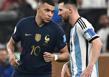 فيديو ميسي يظهر رد فعله على سخرية مشجع من مبابي خلال احتفالات الأرجنتين بـ كأس العالم