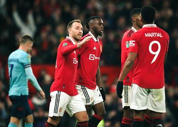 فيديو مانشستر يونايتد يعبر بيرنلي بثنائية ويتأهل إلى ربع نهائي كأس الرابطة