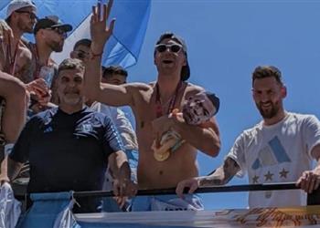 وزير فرنسي يطالب فيفا بالتحقيق مع إيميليانو مارتينيز ومشجعي الأرجنتين بعد الإساءة لـ مبابي