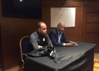 صور حلمي مشهور يجتمع بلاعبي منتخب مصر للشباب قبل أمم إفريقيا