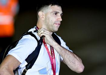 إيمري مارتينيز لن يلعب ضد ليفربول وسأتحدث معه بشأن احتفاله المثير للجدل