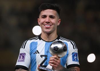 تقارير ناد إنجليزي يتفوق على ليفربول في سباق ضم إنزو فرنانديز