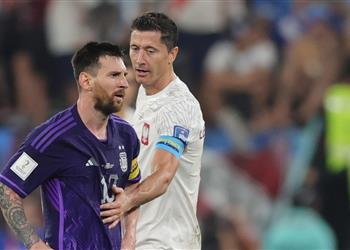 ليفاندوفسكي عن حديثه مع ميسي بعد رفض مصافحته أشياء لا يجب شرحها