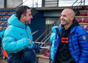 إنييستا يوضح مدى إمكانية الانضمام لجهاز تشافي في برشلونة