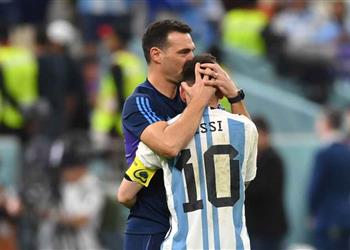 رئيس الاتحاد الأرجنتيني يدافع عن ميسي ويعلق على مستقبل سكالوني