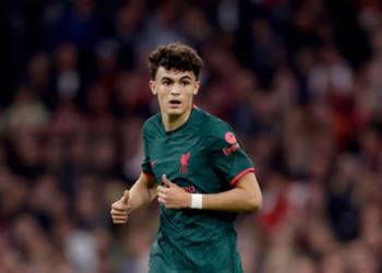 فيديو بايتيتش يسجل هدف ليفربول الثالث أمام أستون فيلا