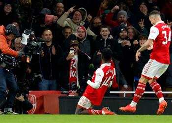 فيديو ثلاثية مثيرة آرسنال يقلب الطاولة على وست هام ويعزز صدارة الدوري الإنجليزي