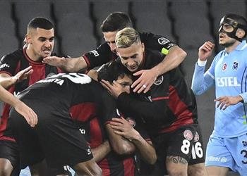 فيديو تريزيجيه يشارك في خسارة طرابزون برباعية بالدوري التركي