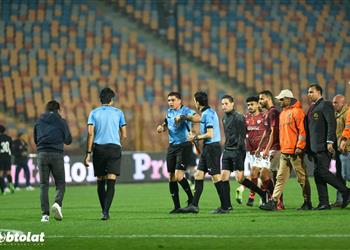 فيديو مشادة بين أحمد سامي وإبراهيم نور الدين بعد انتهاء مباراة الأهلي وسيراميكا كليوباترا