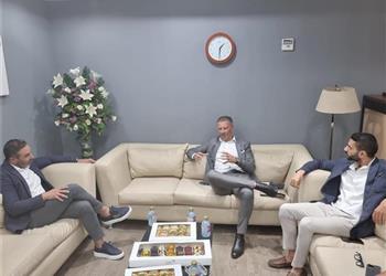 خاص كلاتنبرج يجتمع بحكام الفيديو لشرح خطأ متكرر