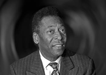 الأهلي ينعى وفاة الأسطورة بيليه