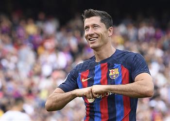 رغم إيقافه برشلونة ي علن في بيان رسمي السماح لـ ليفاندوفسكي باللعب أمام إسبانيول