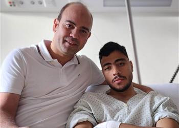 أكرم توفيق ي جري عملية الرباط الصليبي بنجاح