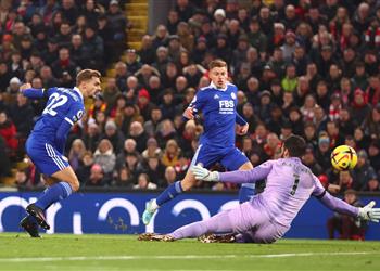 فيديو ديوسبري هال يسجل هدف ليستر سيتي الأول أمام ليفربول