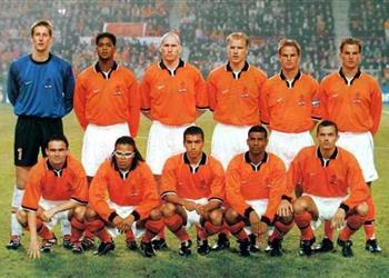 أسطورة هولندا المثير للجدل يتعرض لسكتة دماغية