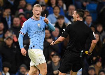 جوارديولا يتجنب الحديث عن التحكيم ويعترف حذرت هالاند من الطرد أمام إيفرتون