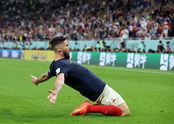 فيديو جيرو يسجل هدف فرنسا الأول أمام بولندا في كأس العالم