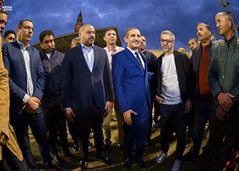 صور رئيس رابطة الأندية ومحافظ الغربية يدعمان استمرار مدرب غزل المحلة قبل مواجهة الأهلي