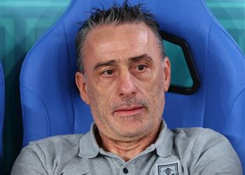 مدرب كوريا الجنوبية يعلن استقالته بعد توديع كأس العالم ويصر ح خروجنا كان عادل ا