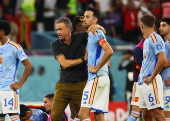 جماهير إسبانيا بعد توديع كأس العالم أمام المغرب أقيلوا إنريكي الأسوأ في التاريخ