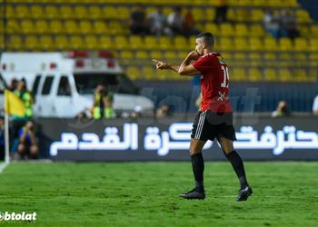 فيديو فيريرا يرفض الحديث مع أحمد سمير بعد فوز الزمالك على طلائع الجيش