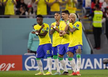 فينيسيوس رد ا على انتقادات الرقص البرازيل شعب بهيج ولدينا احتفالات أخرى في كأس العالم