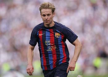 برشلونة يعلن موقفه النهائي من بيع فرينكي دي يونج