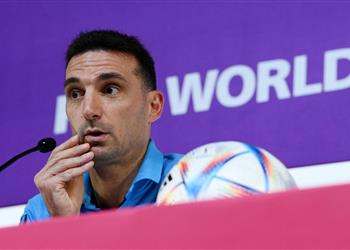 سكالوني ينفعل على صحفي قبل مباراة هولندا ويؤكد الأرجنتين تعلم مدى غدر كرة القدم