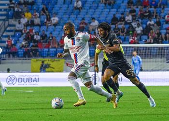 فيديو بمشاركة النني آرسنال يكتسح ليون بثلاثية نظيفة ودي ا