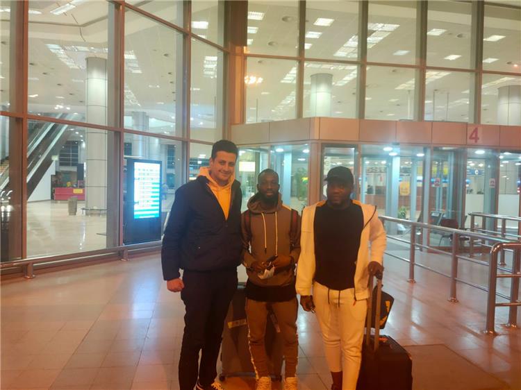 وصول ابراهيم توريه لاعب بيراميدز الجديد إلى القاهرة