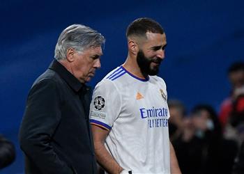 فيديو بنزيما يسابق الزمن للحاق بمباراة باريس سان جيرمان وأنشيلوتي يلمح لموقفه من المشاركة