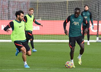 صور محمد صلاح وماني وجه ا لوجه في تدريبات ليفربول بعد نهائي أمم إفريقيا