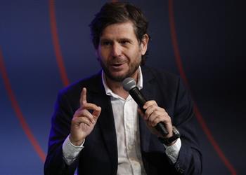 برشلونة يوضح موقفه من ضم هالاند ويؤكد رحيل ميسي ليس مفاجئ ا