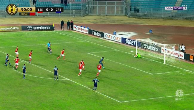 حارس مرمي النجم الساحلي يتصدي لركلة جزاء امام شباب بلوزداد في الوقت القاتل بدوري ابطال افريقيا