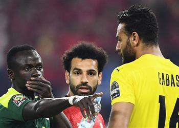 جناح السنغال يعلق على تصرف ماني مع محمد صلاح وأبو جبل ويؤكد اشتمينا رائحة اللقب
