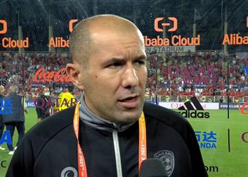 مدرب الهلال طلبت من اللاعبين احترام الأهلي ومن الصعب اللعب 9 ضد 11