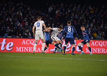 فيديو إنتر ميلان يتعادل مع نابولي ويمنحان فرصة ذهبية لـ ميلان في صراع صدارة الكالتشيو