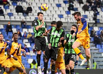 فيديو روما يخطف تعادل ا قاتل ا من ساسولو في الـ 90 بالدوري الإيطالي