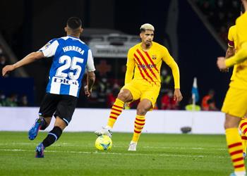 برشلونة يصدر بيان ا رسمي ا بشأن إصابة أراخو أمام إسبانيول