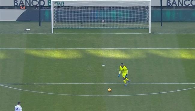 شاهد حارس مرمي ميلان يصنع هدف لفريقة امام سامبدوريا في الدوري الايطالي