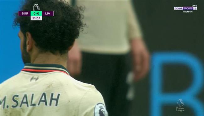 هل حرم الحكم محمد صلاح من ركلة جزاء امام بيرنلي