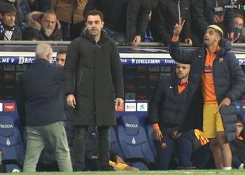 أراخو يسخر من لاعب إسبانيول بعد طرده أمام برشلونة