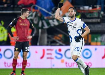 تشالهانوجلو يحذر لاعبي إنتر ميلان من ميزة ليفربول في دوري أبطال أوروبا